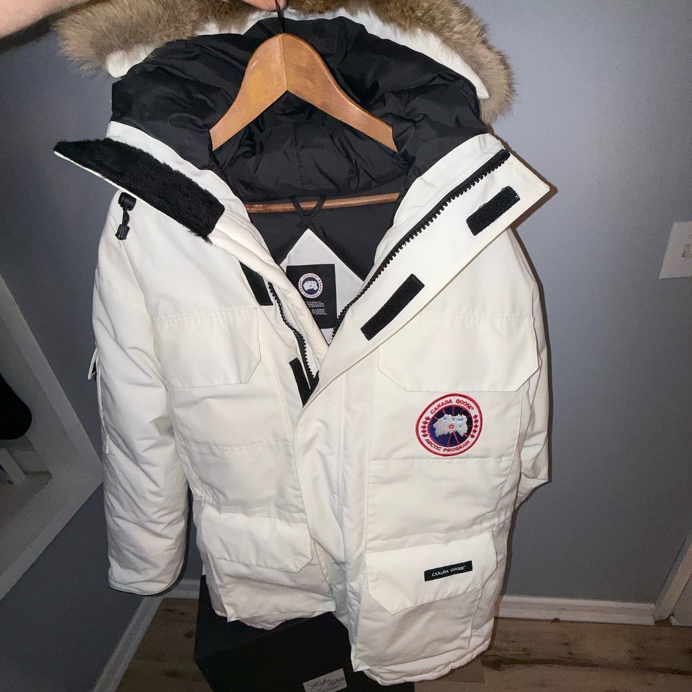 Canada Goose - Expedition Parka White with Coyote Fur - Picture 6 of 13